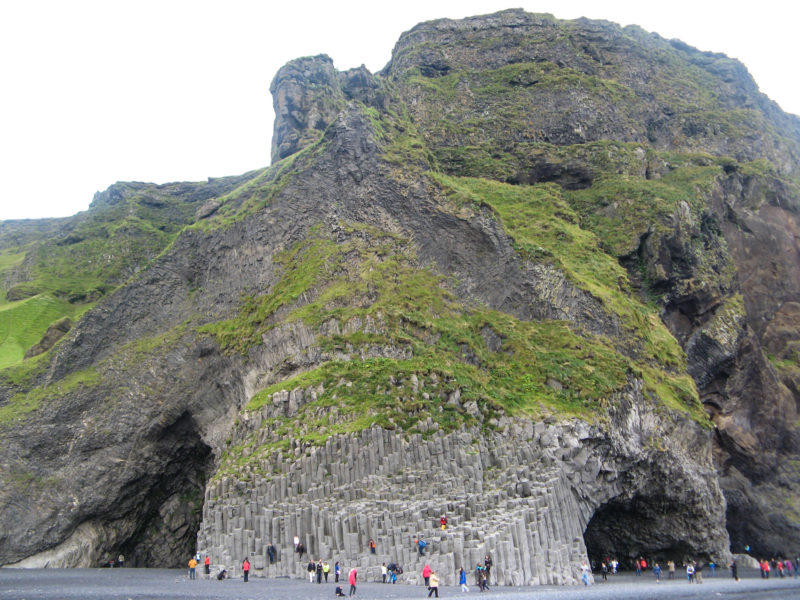  Пещеры Halsanefshellir