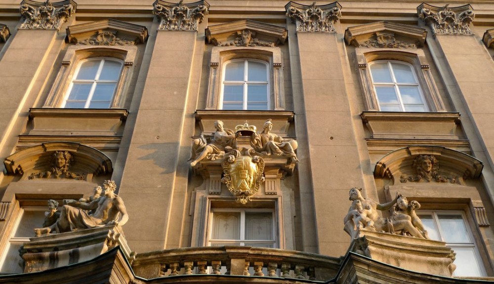 Фасад дворца