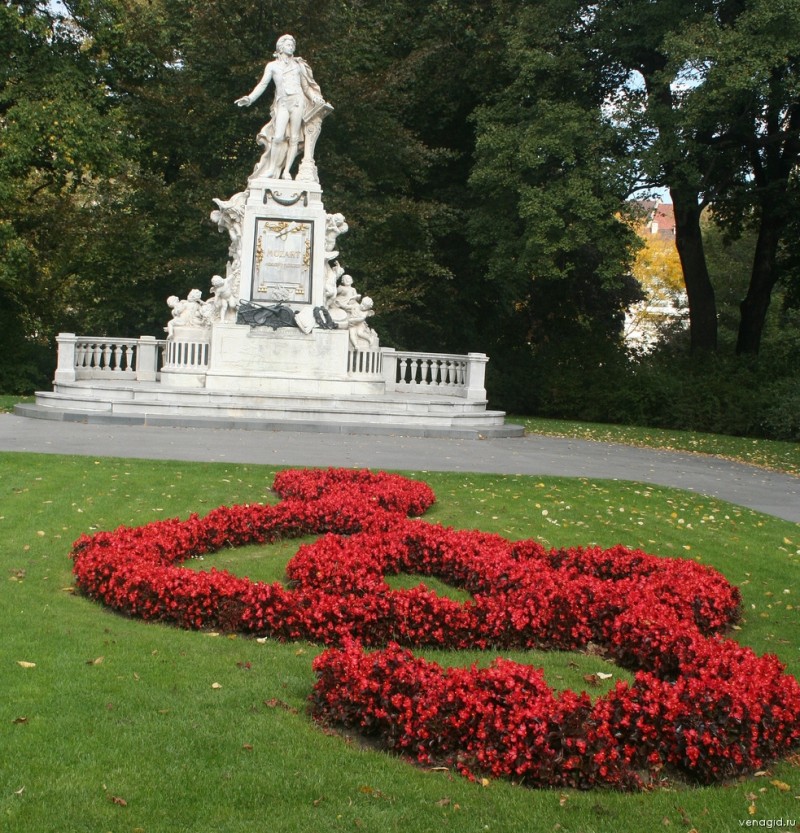 Памятник моцарту в вене фото