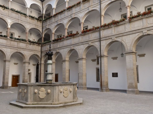 Замок Ландхаус (Linzer Landhaus)