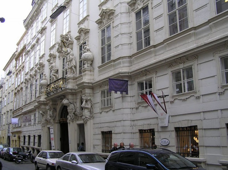 Neupauer-Breuner Palace, Блутгассе (Blutgasse)
