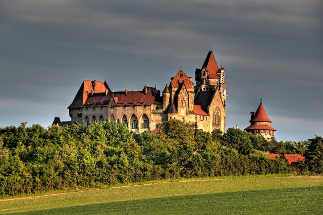 замок Кройценштайн (Burg Kreuzenstein)