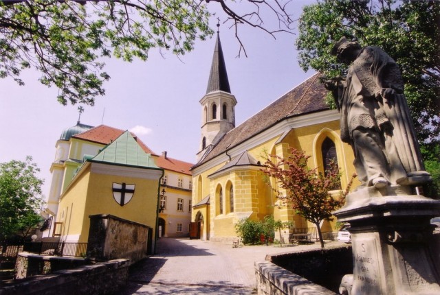 Гумпольдскирхен (Gumpoldskirchen)