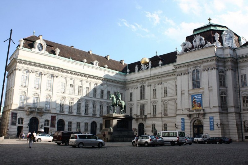 Площадь св. Иосифа (Josefsplatz)