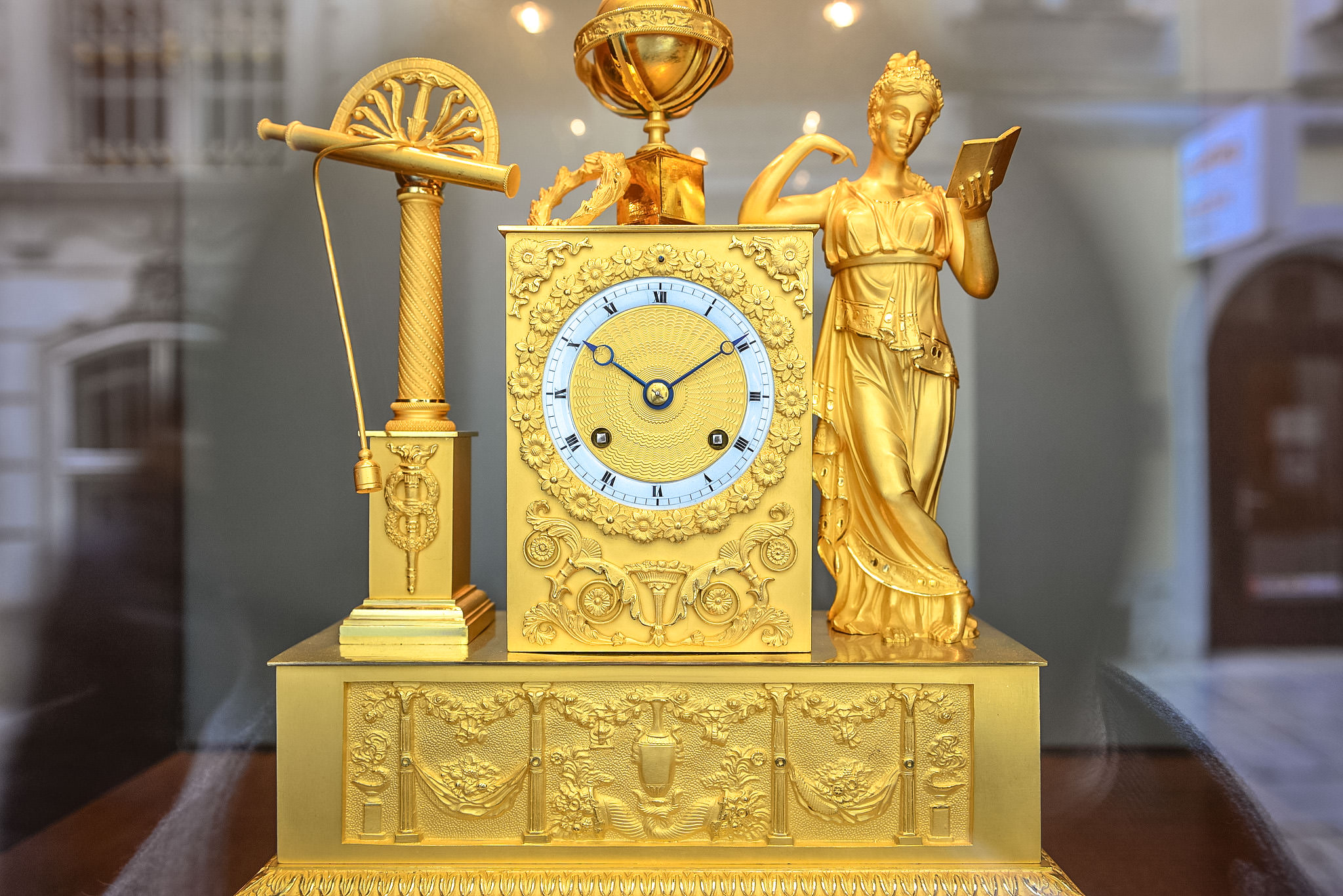 В каком городе музей часов. Музей часов Вена Австрия. Музей часов Ангарск. Астрономические часы Гаэтано Вена. Часы в музее.