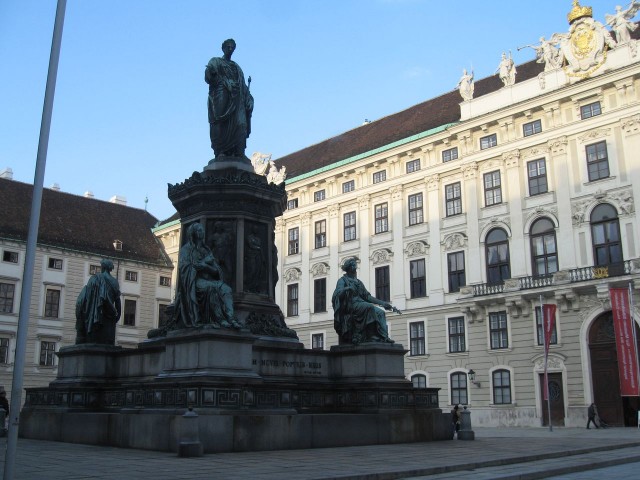 Хофбург (Hofburg).