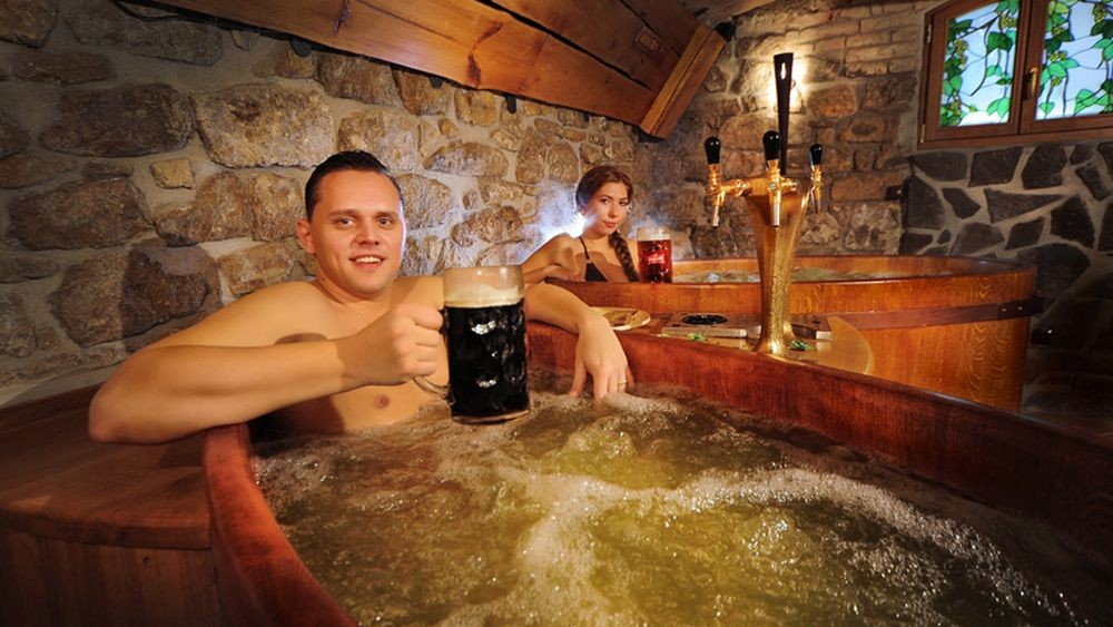 Пивные ванны в австрийских отелях. Оздоровительные процедуры с применением хмеля и солода