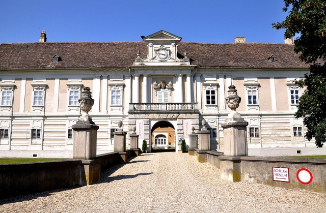 Замок Рорау (Schloss Rohrau)