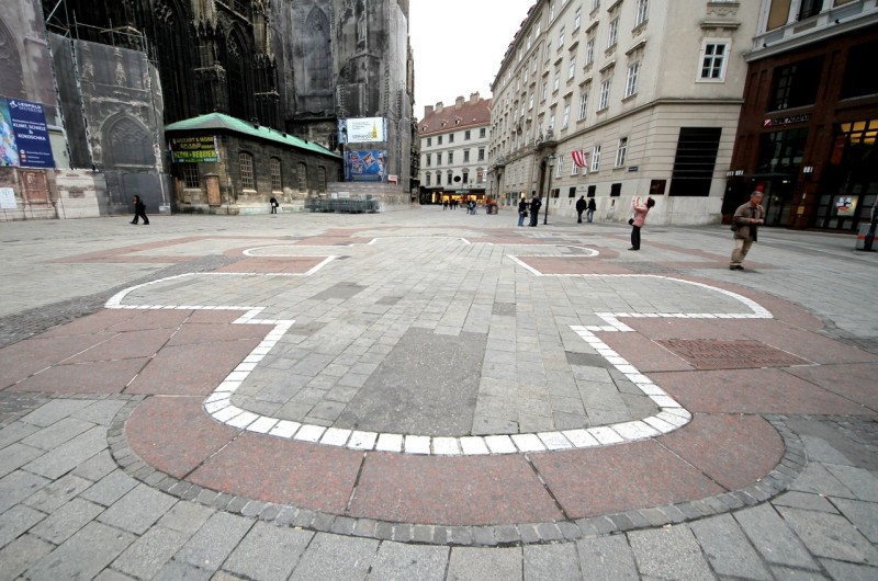 План часовни Святого Вергилия на тротуаре площади Стефана