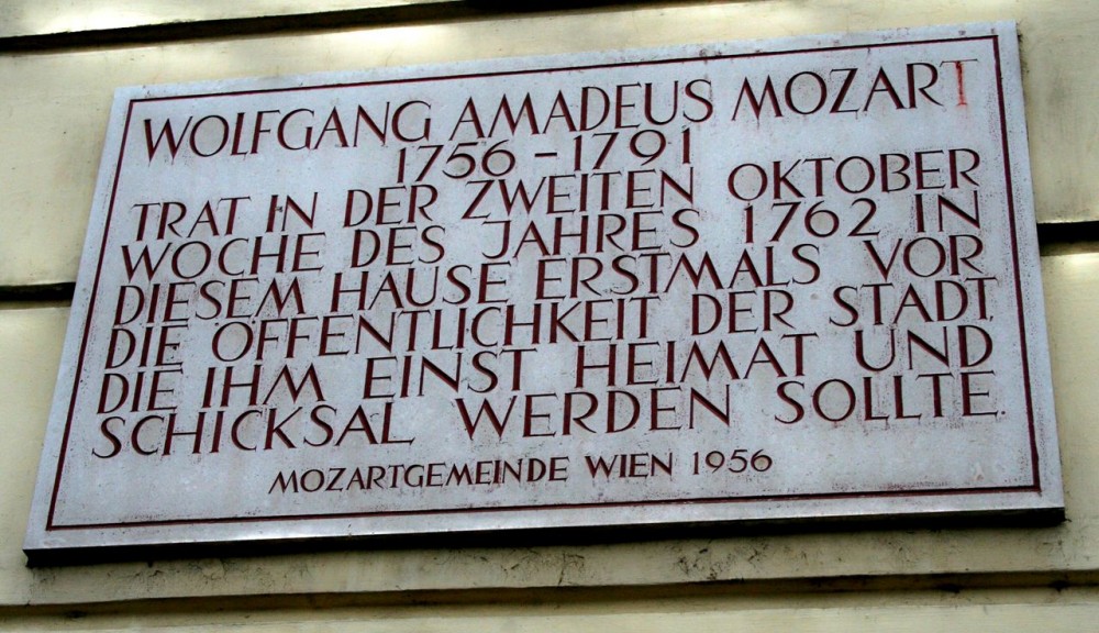 Памятная доска о первом концерте 6-летнего Моцарта