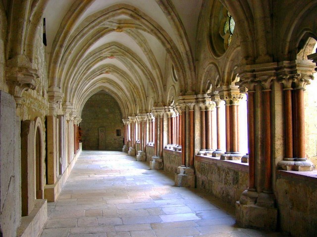 Галерея в монастыре