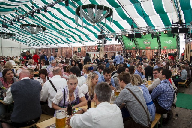 На пивном фестивале Wiener Wiesn