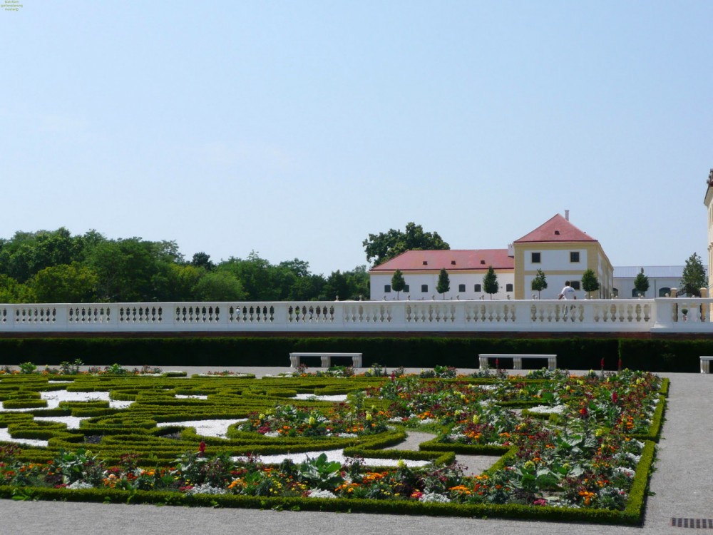 Воссозданный барочный  сад