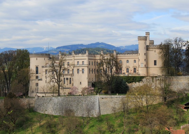 Замок Волчья гора  (Schloß Wolfsberg)