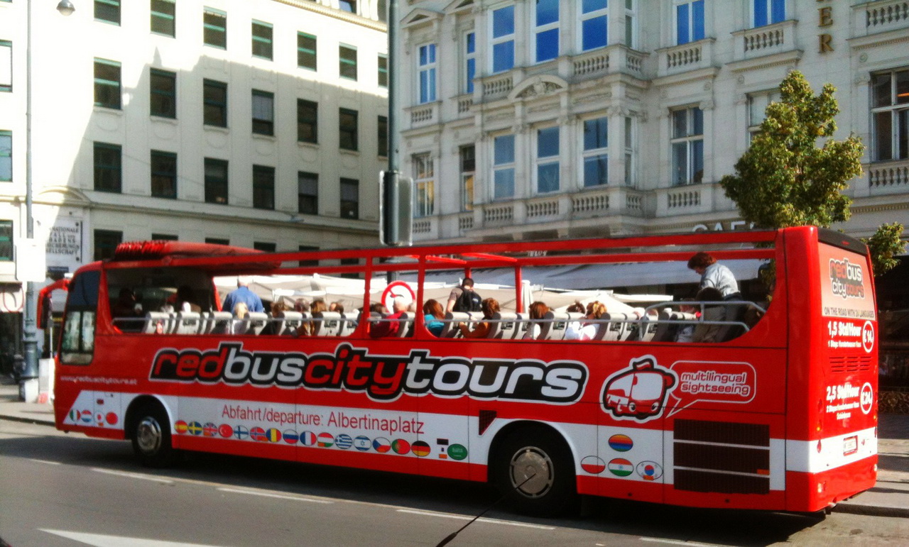 Автобус красное новосибирск. Red Bus City. City Red Bus Bologna. Vienna City Bus. Red Bus Tour Manila.