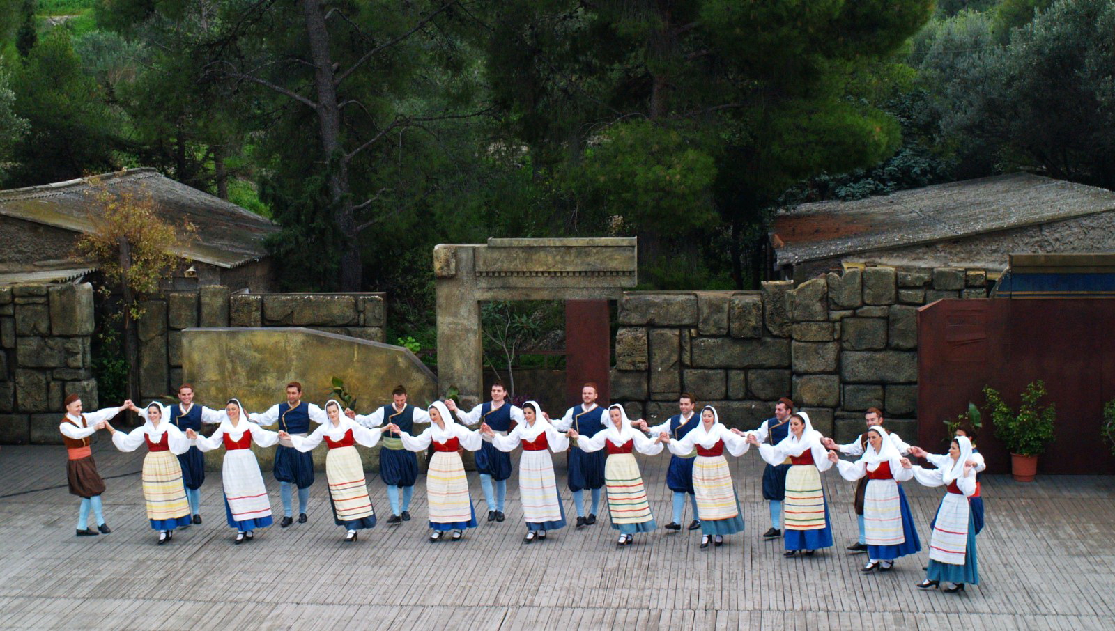 Танцы в греции