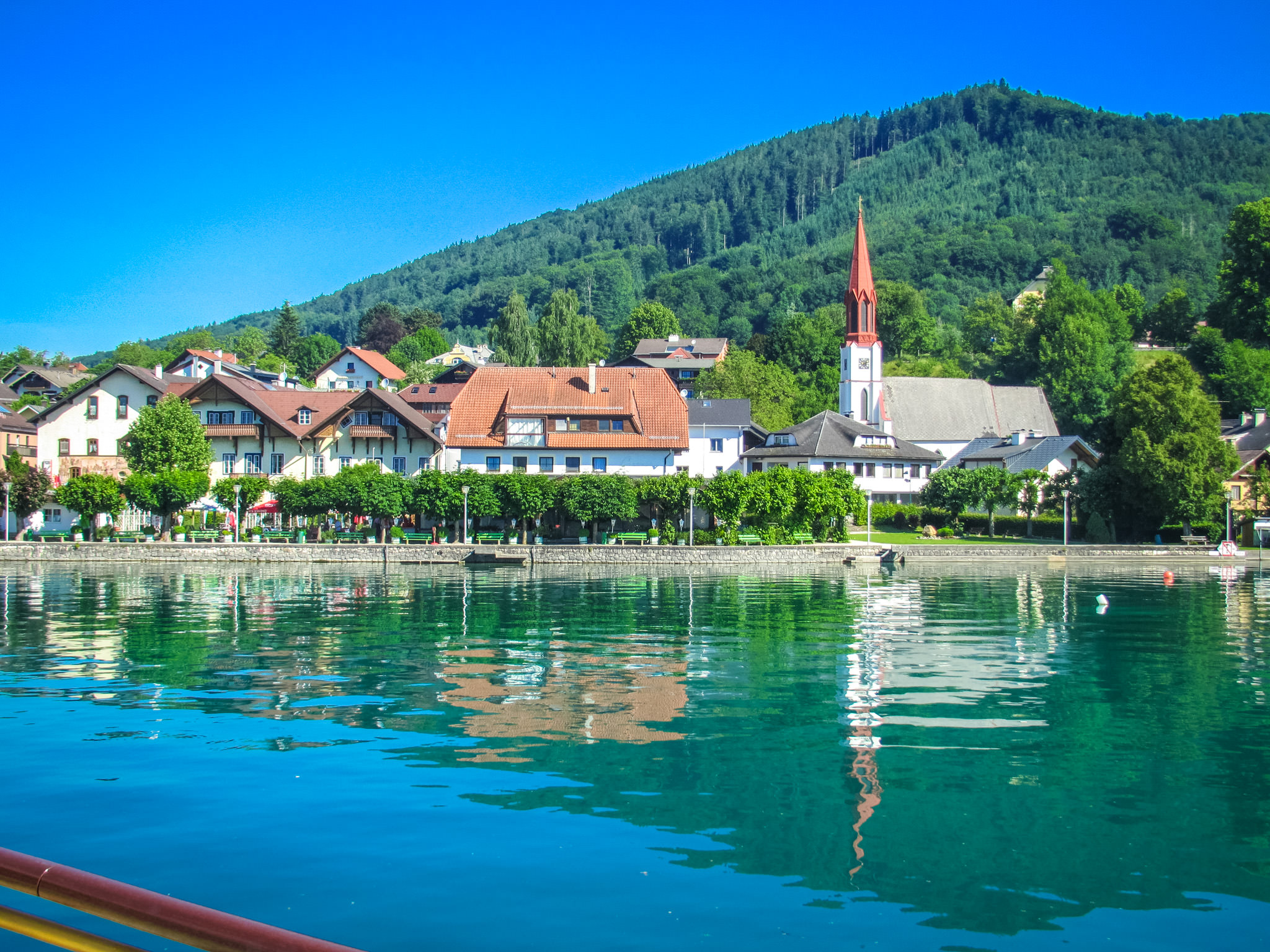 На озерах австрии. Аттерзее озеро Австрии. Вертерзее озеро в Австрии. Каринтия Австрия озера. Аттерзее-ам-Аттерзее.