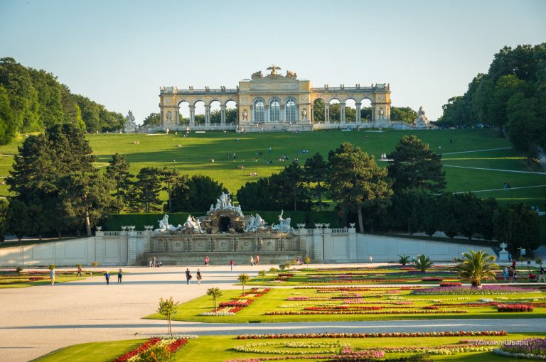 Глориетт (Gloriette)