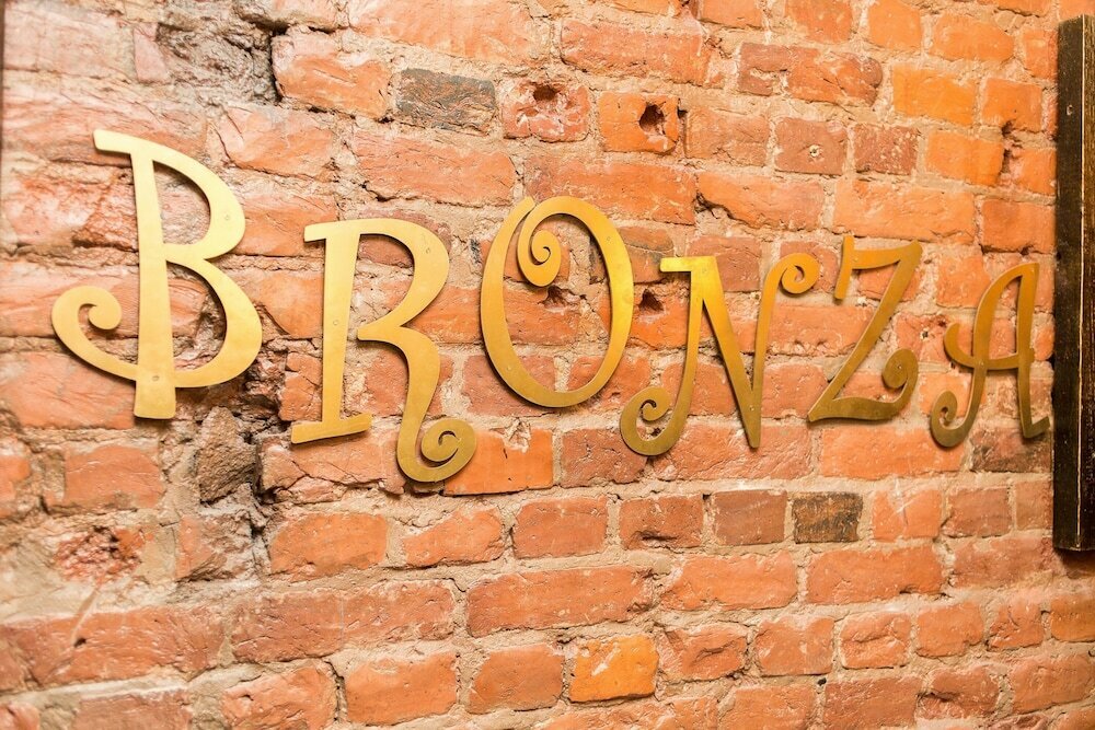 Bronza